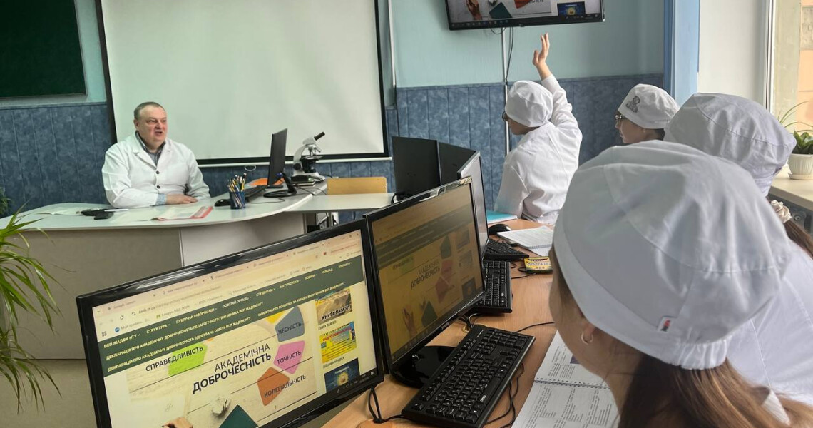 Чесність у навчанні майбутніх лікарів: кафедра гістології ПДМУ провела бесіду зі студентами / Integrity in Medical Education: PSMU Department of Histology Holds Discussion with Students
