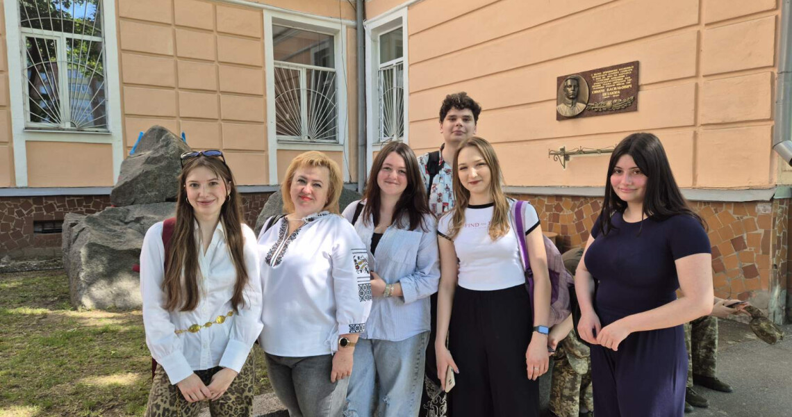 «Наша сила в єдності»: першокурсники ПДМУ вшанували пам’ять Симона Петлюри / “Our Strength Lies in Unity”: First-Year Students of PSMU Honored the Memory of Symon Petliura