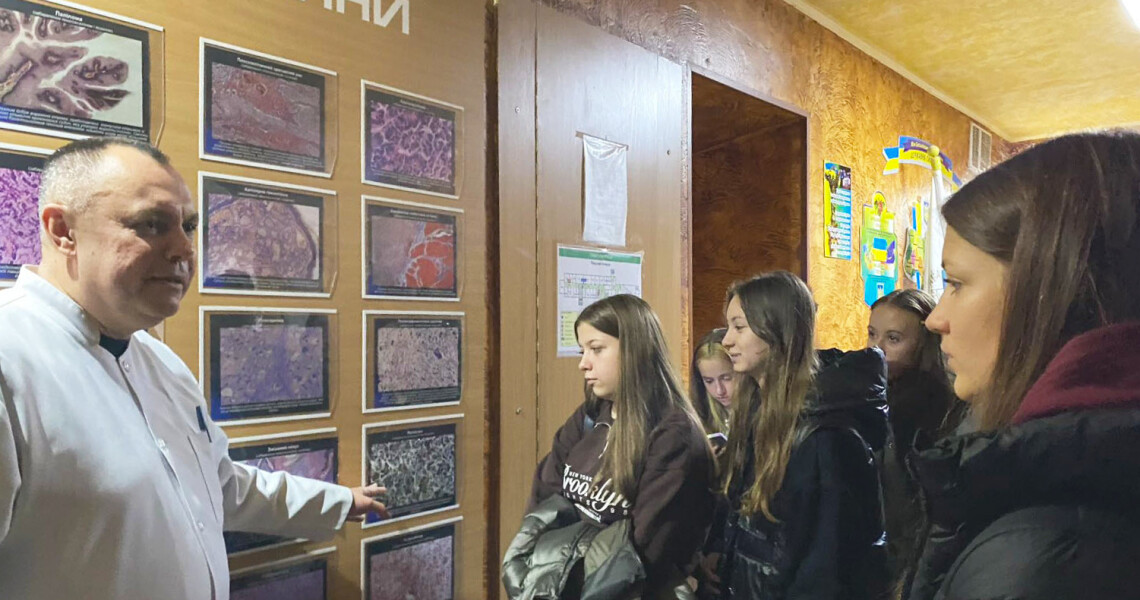 Учні ліцею № 17 «Інтелект» відкривають для себе світ медицини / Students of Lyceum No. 17 “Intellect” Discover the World of Medicine