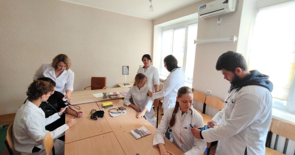 Практичні навички, що рятують життя: мінімайстер-класи кафедри внутрішньої медицини № 3 з фтизіатрією