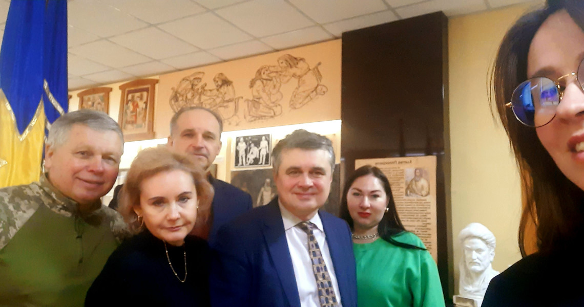 Селфі у музеї історії ПДМУ / Selfie at the PSMU History Museum