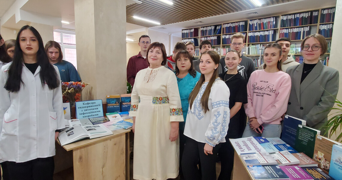 В університетській бібліотеці триває цикл заходів до 105-річчя ПДМУ / A Series of Events Marking PSMU’s 105th Anniversary Continues at the University Library