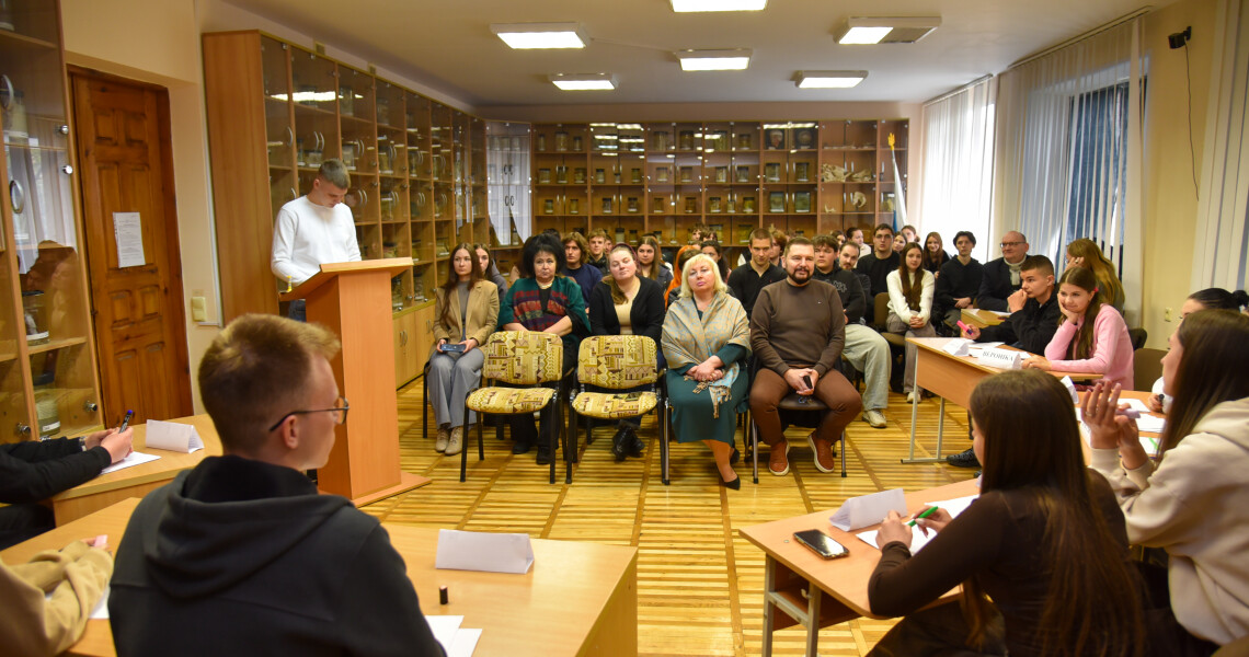 «Omnius sapientissimus» у ПДМУ: традиційний інтелектуальний батл об’єднав студентів / “Omnius sapientissimus” at PSMU: a traditional intellectual battle brought students together
