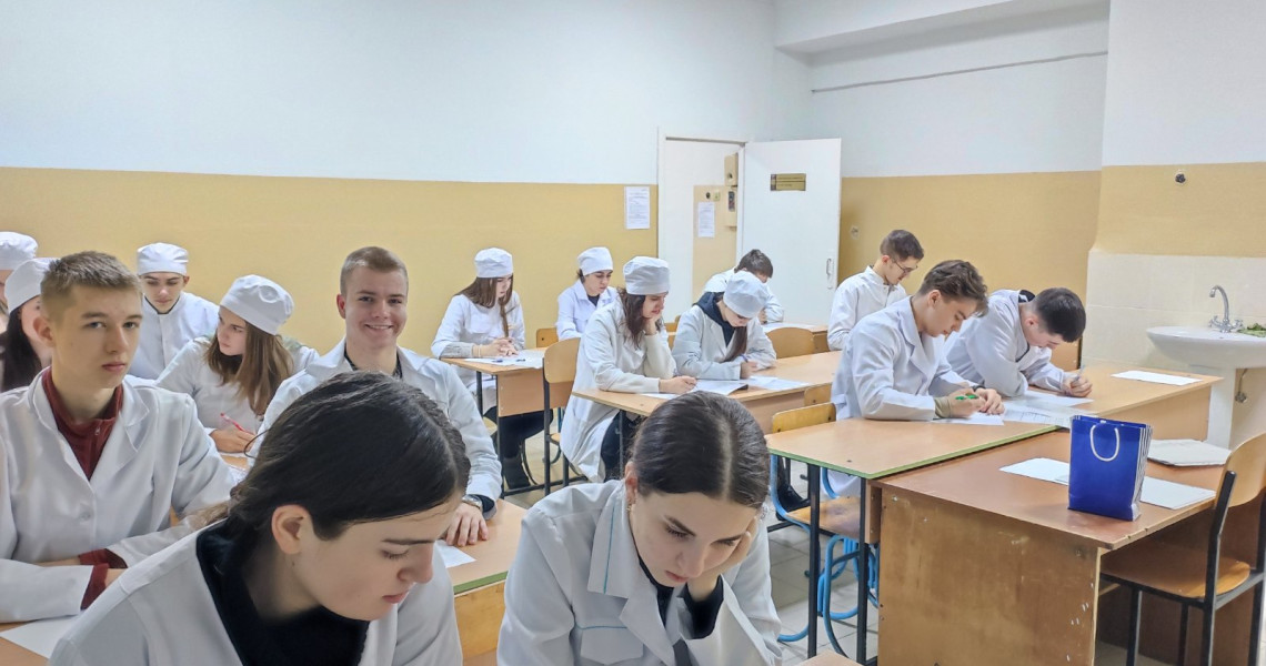 Молоді науковці продемонстрували глибокі знання з медичної хімії / Young scientists demonstrated deep knowledge in medical chemistry