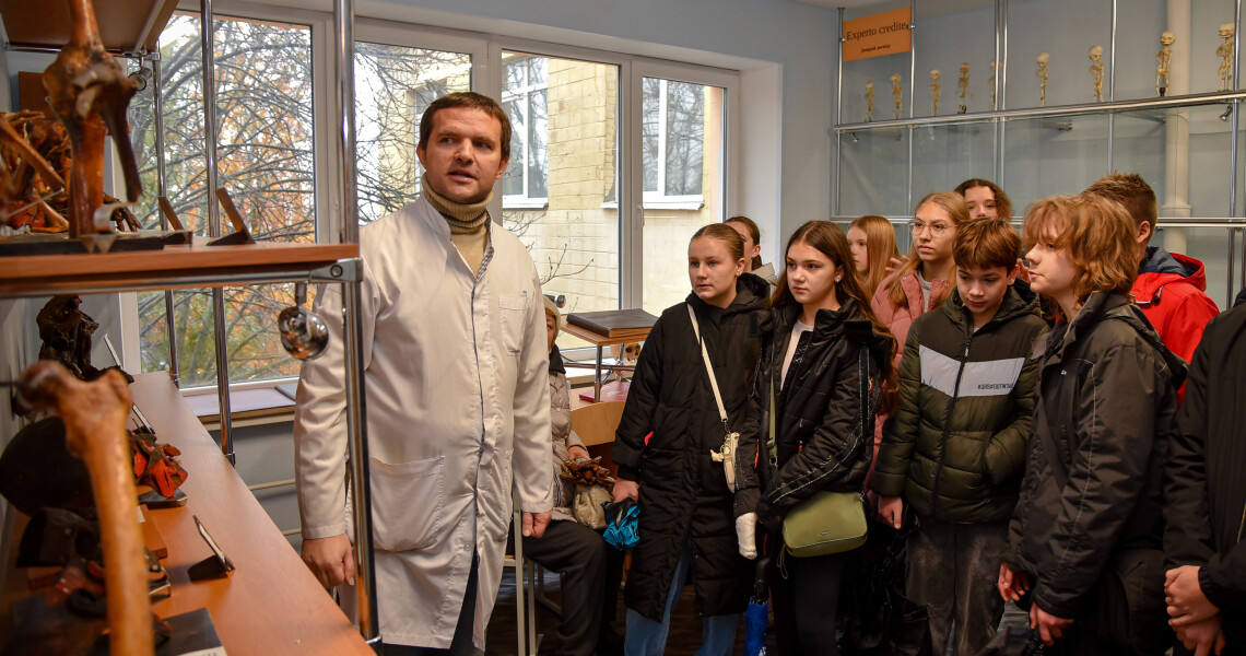 Майбутні лікарі: ПДМУ відкрив двері для восьмикласників Ліцею № 38 / Future Doctors: PSMU Opens Its Doors to Eighth-Graders from Lyceum No. 38