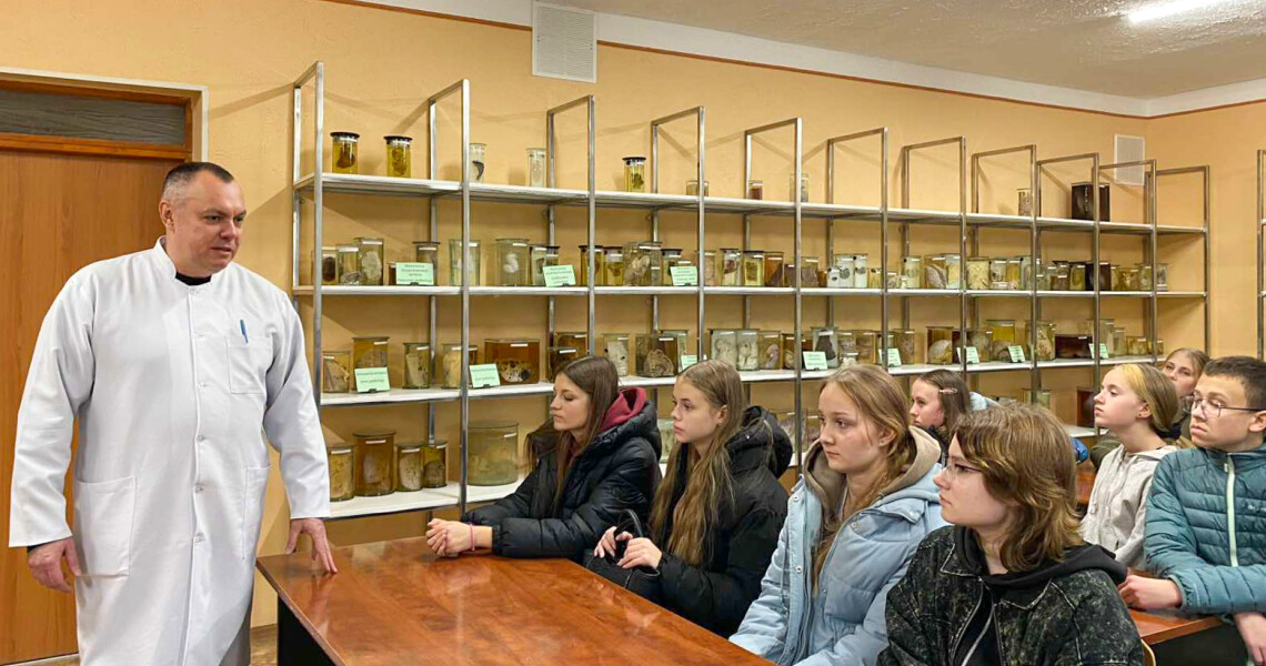 Учні ліцею № 17 «Інтелект» відкривають для себе світ медицини / Students of Lyceum No. 17 “Intellect” Discover the World of Medicine