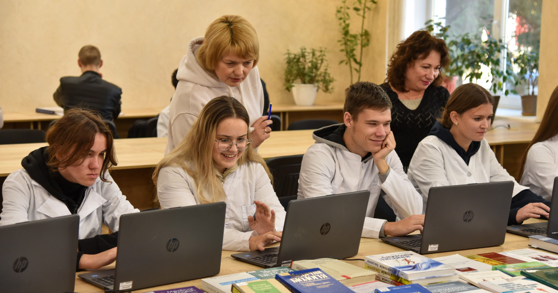 Вітаємо першокурсників на бібліотечних заняттях «Основи інформаційної культури» / We welcome freshmen to the library classes “Fundamentals of Information Culture”