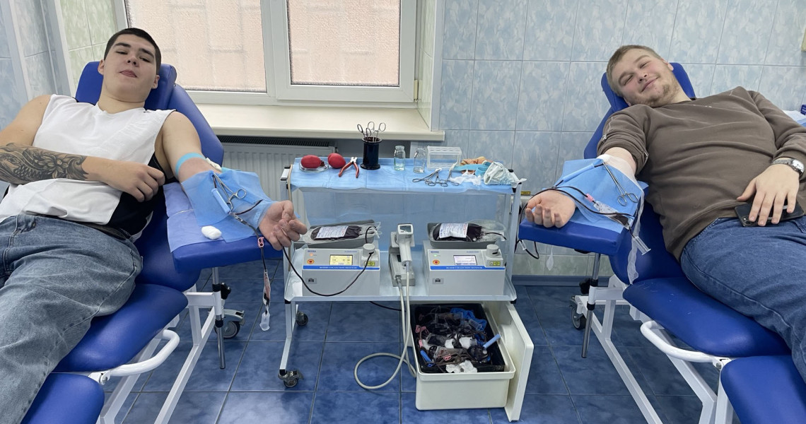 Кров рятує життя: науковці ПДМУ стали донорами / Blood saves lives: PSMU scholars donated blood