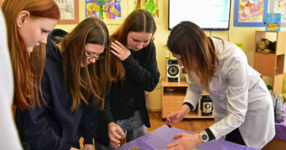 Кафедра біологічної та біоорганічної хімії представила ПДМУ на профорієнтаційному заході «Територія вибору»