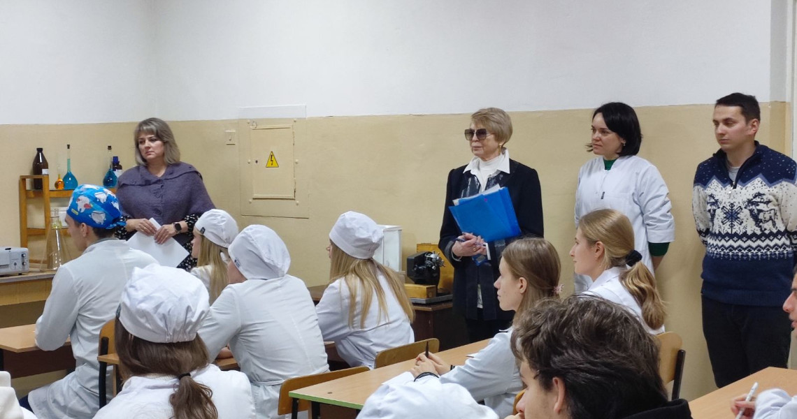 Молоді науковці продемонстрували глибокі знання з медичної хімії / Young scientists demonstrated deep knowledge in medical chemistry