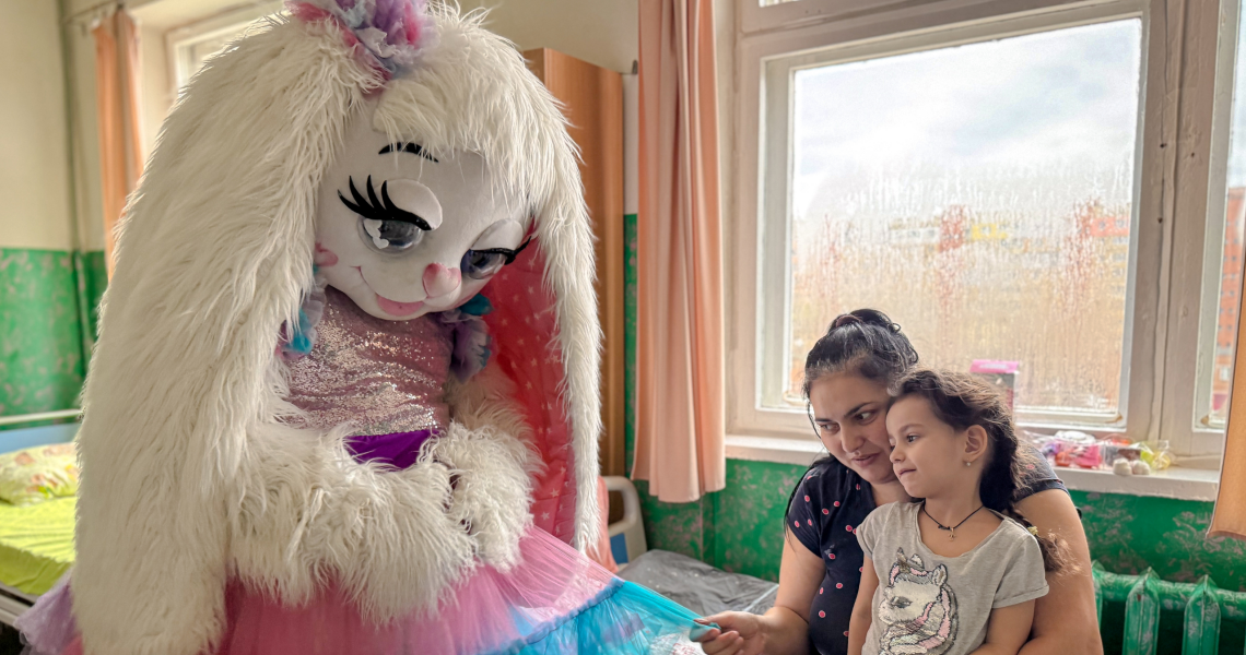 Волонтери загону «Єдність» ПДМУ створили свято для маленьких пацієнтів онко-відділення / PSMU “Yednist” Volunteers Brighten the Day of Young Oncology Patients