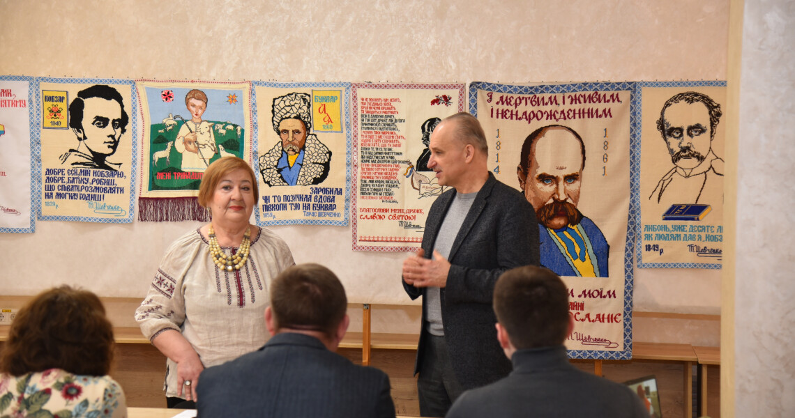 У ПДМУ відкрили виставку вишивки Зої Коваленко до Дня пам’яті Тараса Шевченка