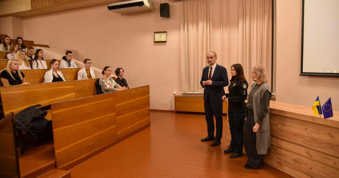 Запобігання насильству: у ПДМУ відбулася зустріч із представницею патрульної поліції / Preventing violence: a meeting with a representative of the patrol police was held at PSMU