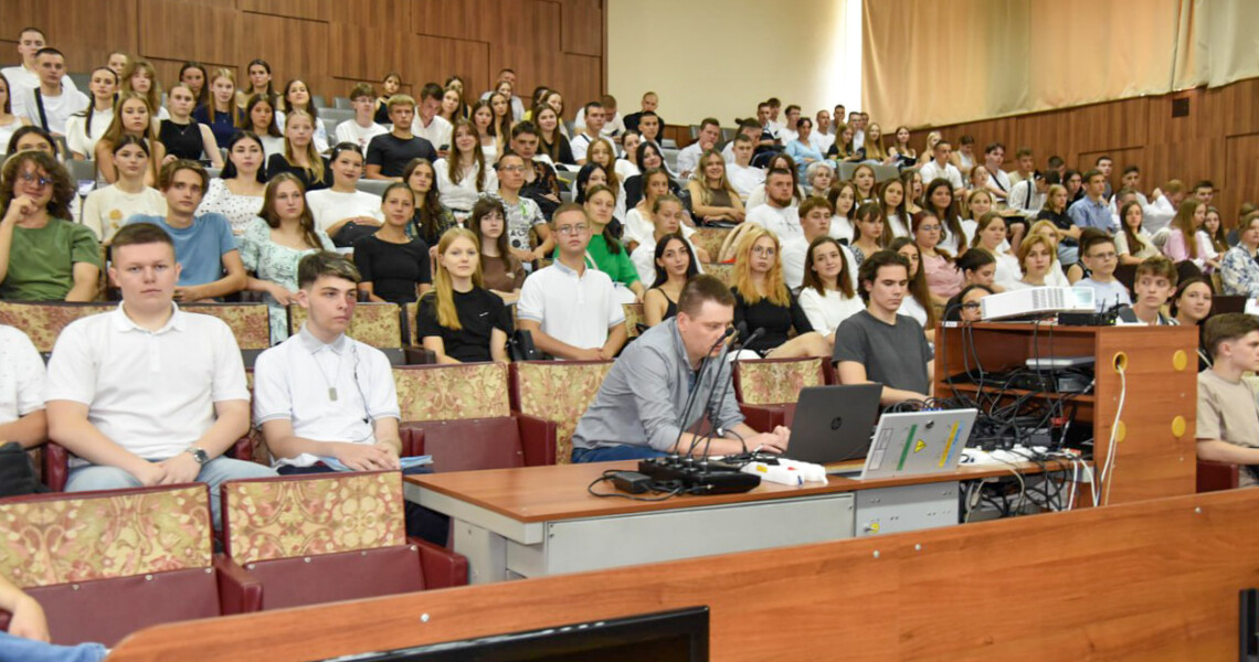 Відбулись виробничі збори для першого курсу медичного факультету / Kick-off Meeting for the First-Year Students of the Faculty of Medicine