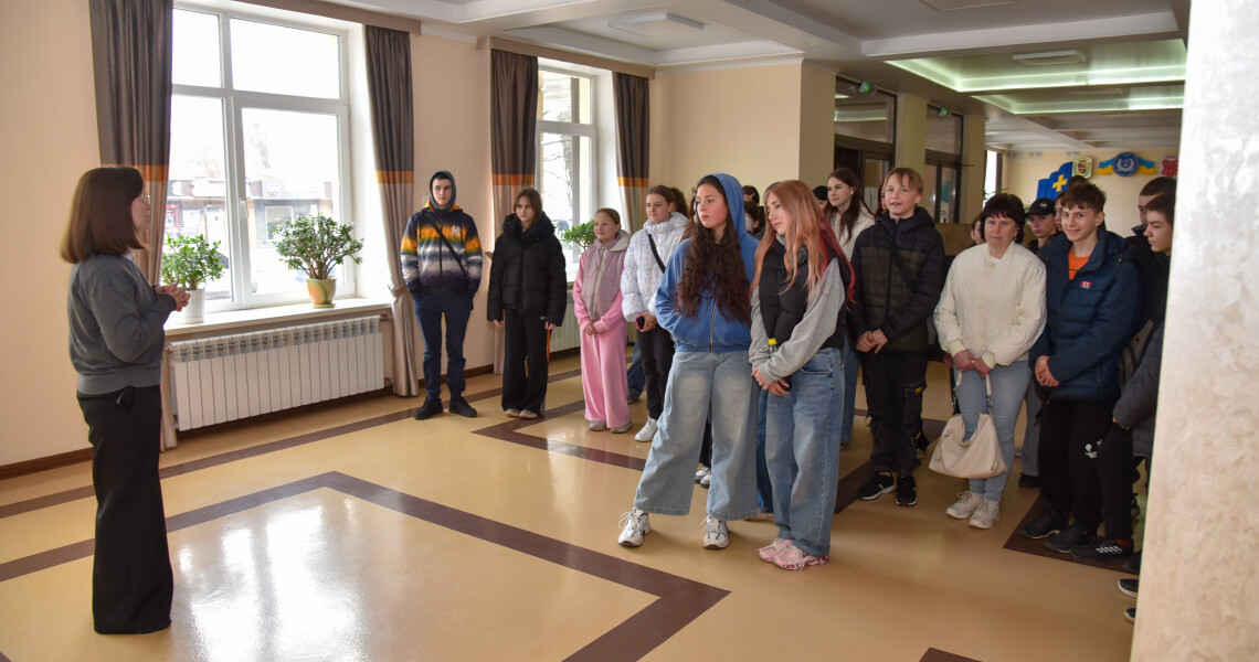 Від первісних методів до 3D-атласів: профорієнтаційна екскурсія для школярів у ПДМУ / From Primitive Methods to 3D Atlases: Career Guidance Tour for Pupils at PSMU