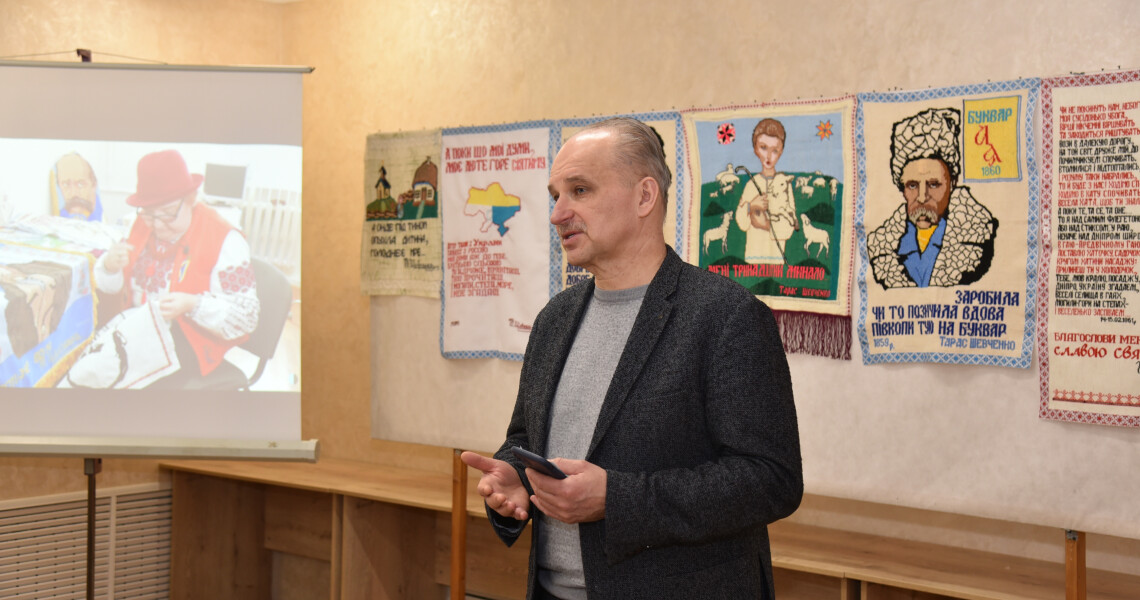 У ПДМУ відкрили виставку вишивки Зої Коваленко до Дня пам’яті Тараса Шевченка