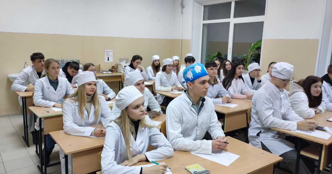 Молоді науковці продемонстрували глибокі знання з медичної хімії / Young scientists demonstrated deep knowledge in medical chemistry