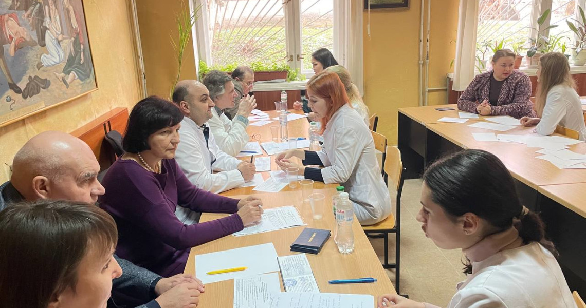 Лікарі-інтерни успішно склали іспит / Medical interns successfully passed the exam