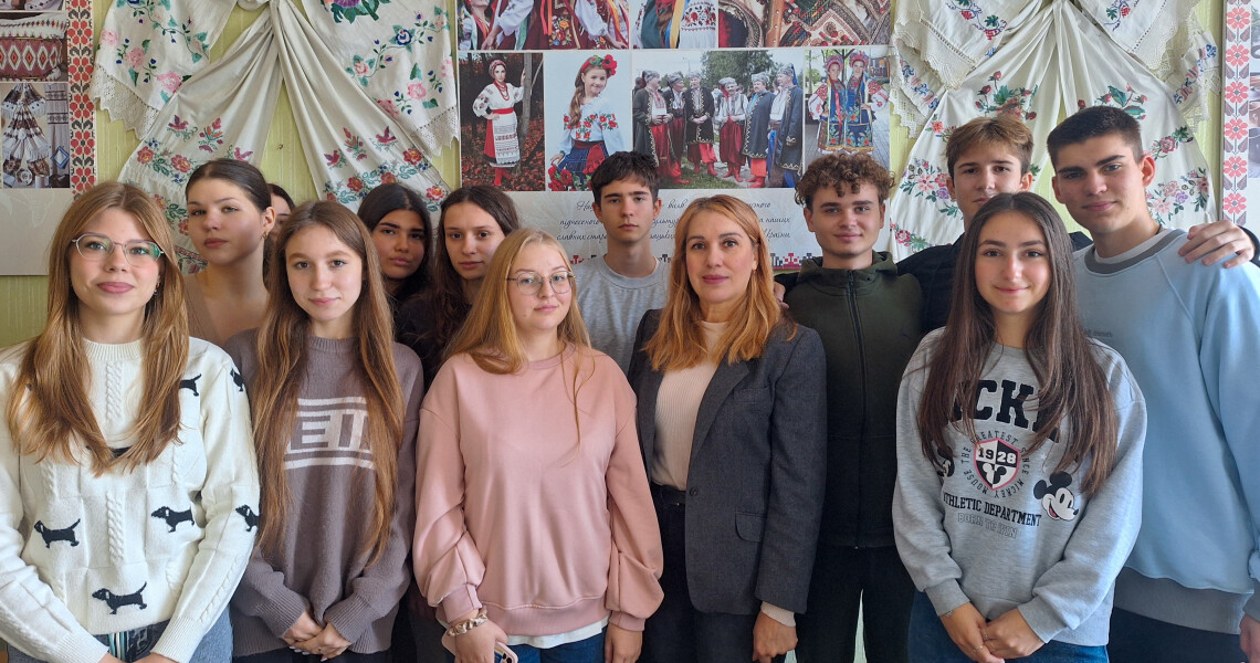 Разом із куратором / Together with the curator
