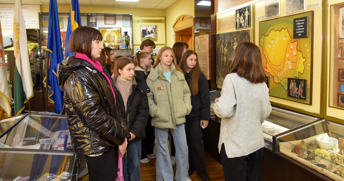 У ПДМУ на шляху до медицини: профорієнтаційна екскурсія для школярів / At PSMU on the Path to Medicine: Career Guidance Tour for School Students