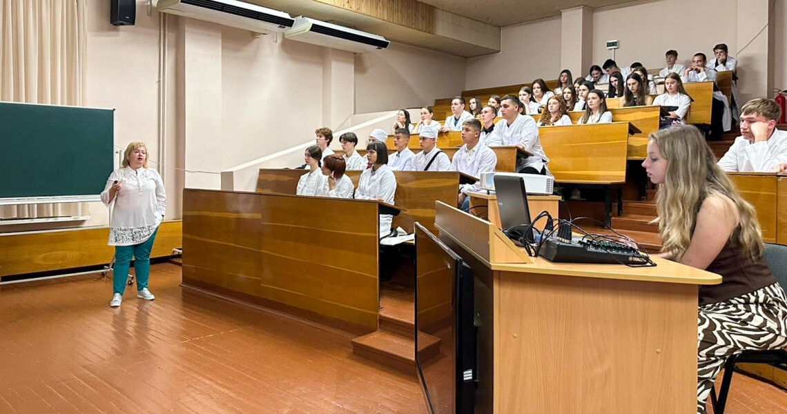 Актуальна тема першого уроку: студенти обговорили / Topical Theme of the First Lesson: Students Discussed