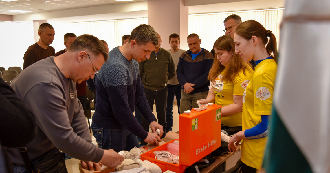 Практика, що рятує життя: представники ВЗ «Єдність» ПДМУ навчали працівників АТ «Полтавагаз» домедичної допомоги