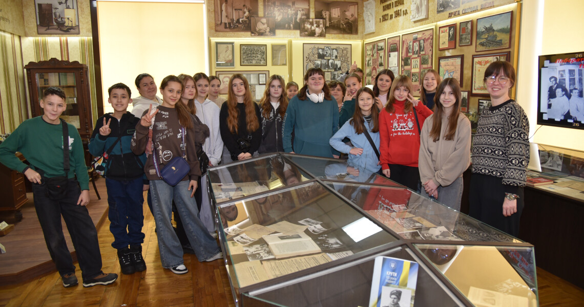 Вихованці ліцею №6 знайомилися з історією та навчанням у ПДМУ: від музею університету до медичних експонатів