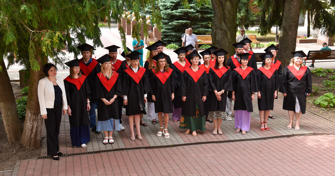 Випускники заочної форми навчання отримали дипломи / Part-time graduates received diplomas