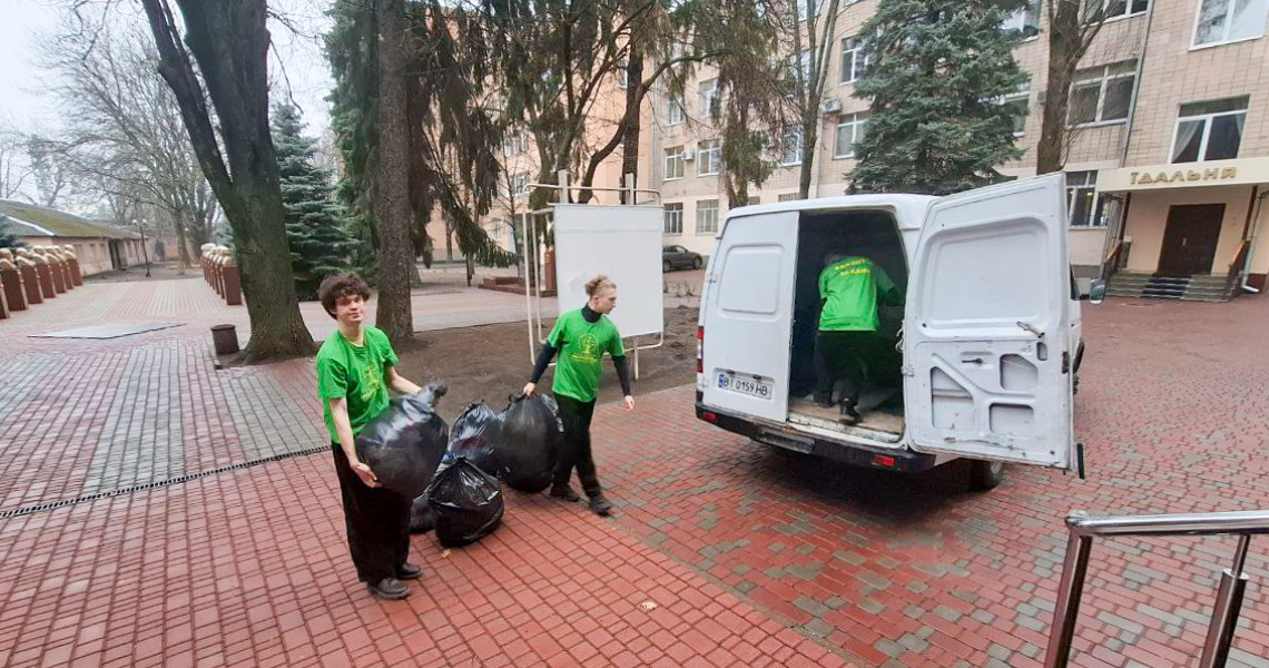 Акція зі збору речей у контейнері «Одежина» триває / The "Odezhyna" Clothing Donation Initiative Continues