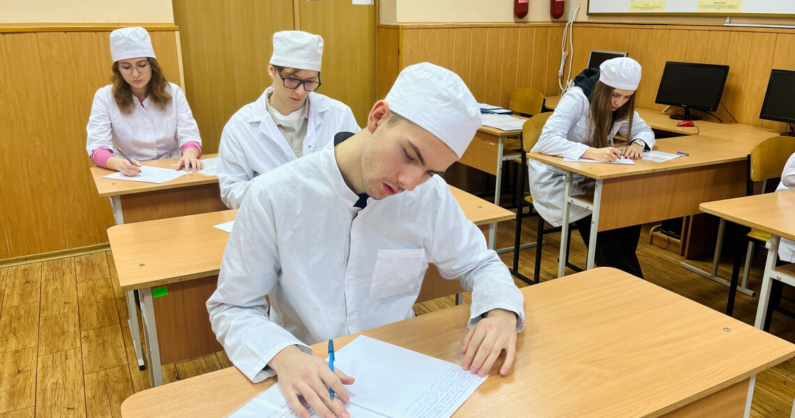 Старт екзаменів: першими складають студенти ОПП «Стоматологія СНТН» / Exams Begin: Students of the “Dentistry SNTS” Program Are the First to Sit Their Exams