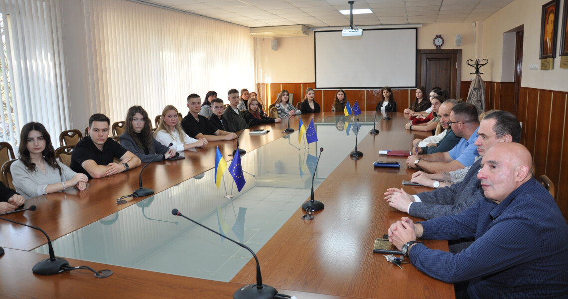 Відкритий діалог: ректор ПДМУ зустрівся зі студентським активом / Open Dialogue: PSMU Rector Meets with Student Leaders