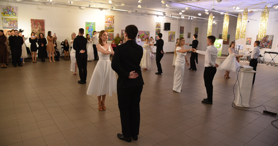 Благодійний бал-маскарад ПДМУ: елегантність, культура та підтримка українських захисників і захисниць