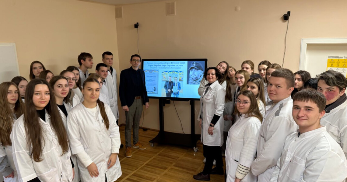 Щороку 21 листопада в Україні відзначають День Гідності та Свободи / Every Year on November 21, Ukraine Marks the Day of Dignity and Freedom