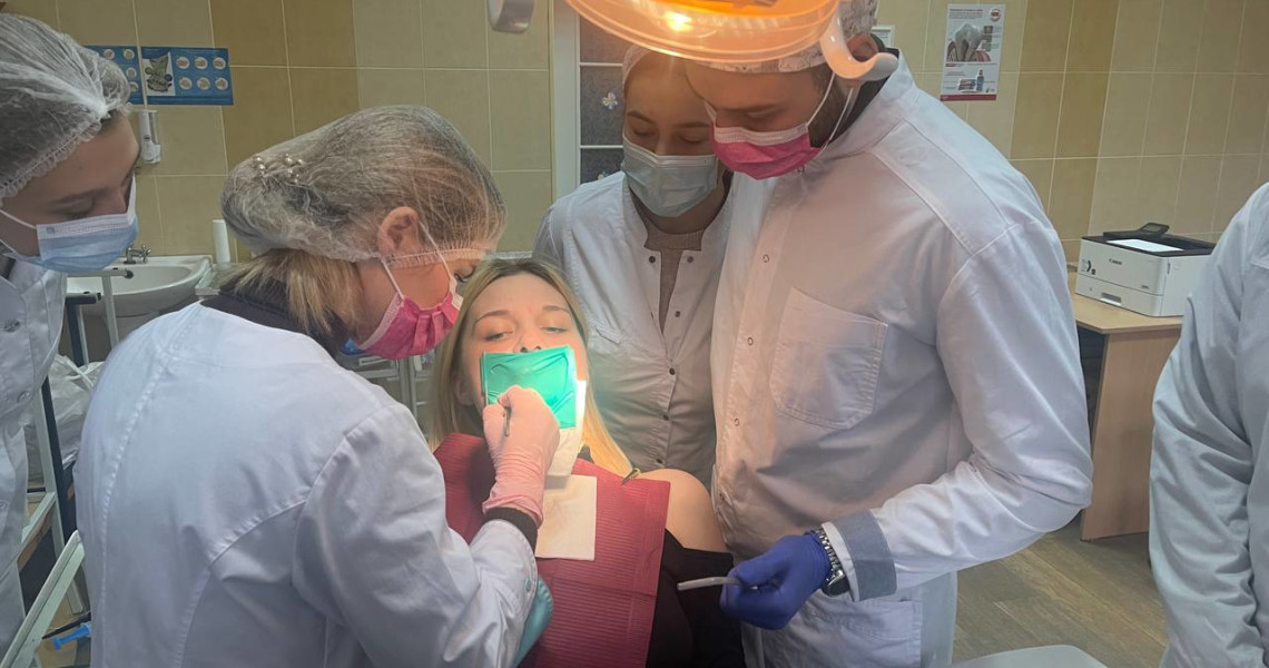 Студенти ПДМУ навчаються якісно лікувати зуби / PSMU Students Learn to Treat Teeth Effectively