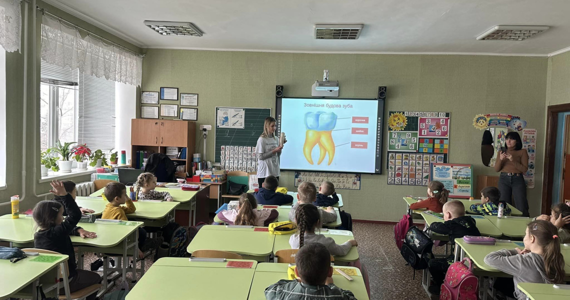 Волонтерки "Посмішки" побували у першокласників / Volunteers of the "Posmishka (Smile)" group visited first-grade schoolchildren