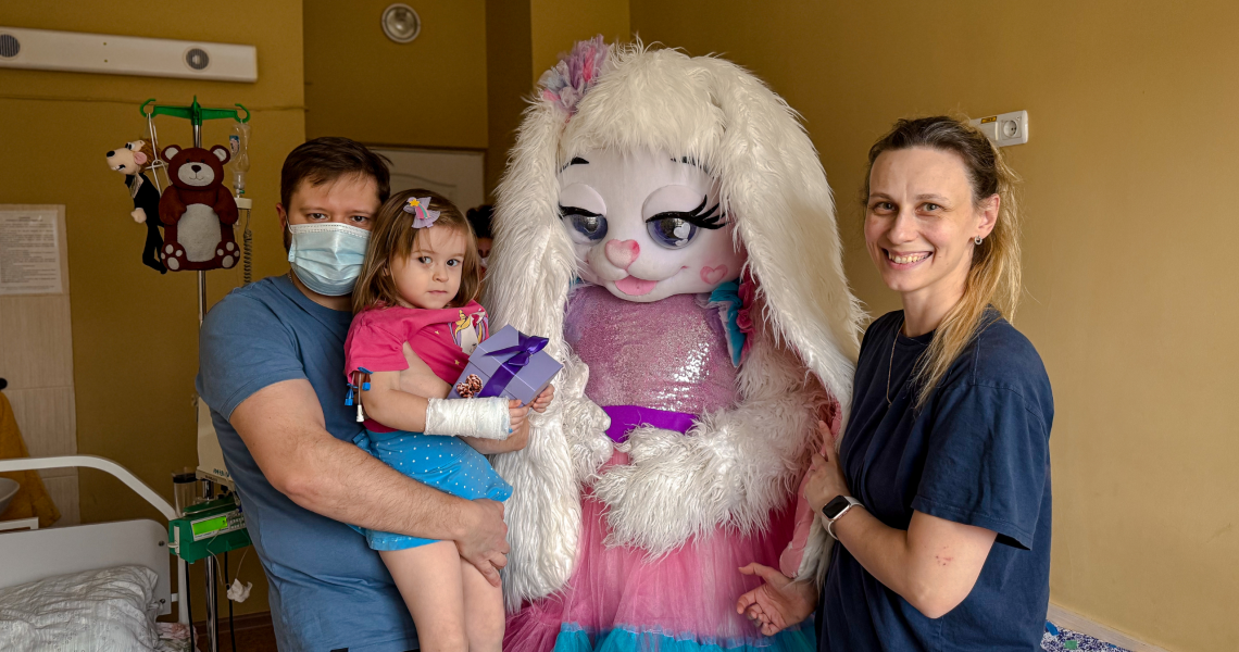 Волонтери загону «Єдність» ПДМУ створили свято для маленьких пацієнтів онко-відділення / PSMU “Yednist” Volunteers Brighten the Day of Young Oncology Patients