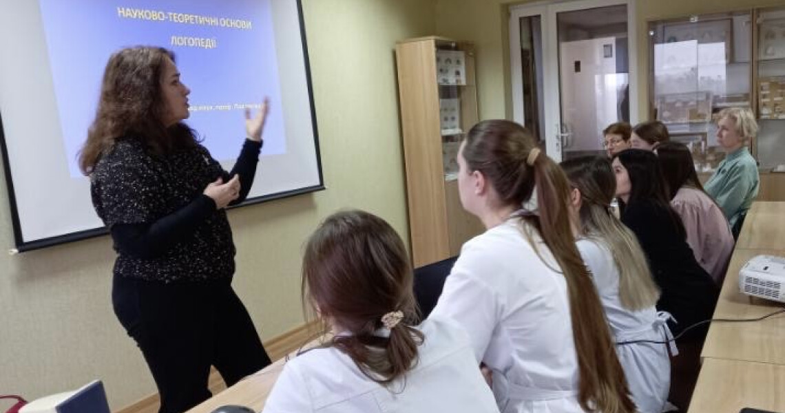 Слухачі циклу спеціалізації та співробітники кафедри післядипломної освіти лікарів-ортодонтів прослухали гостьову лекцію