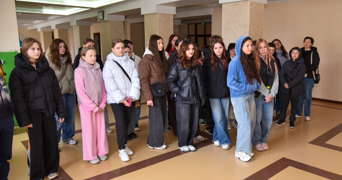 Від первісних методів до 3D-атласів: профорієнтаційна екскурсія для школярів у ПДМУ / From Primitive Methods to 3D Atlases: Career Guidance Tour for Pupils at PSMU