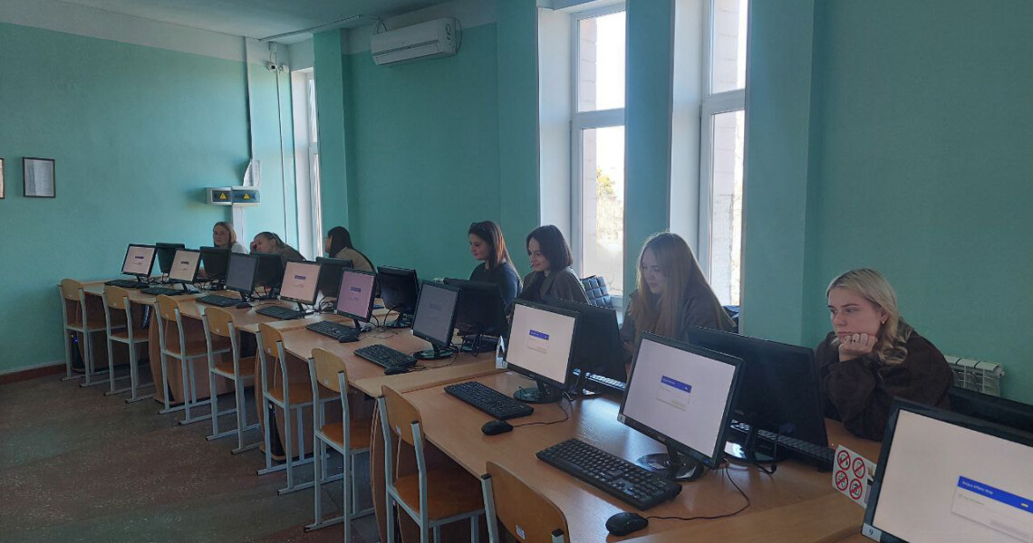 Студенти медичного факультету №1  ПДМУ готуються до складання КРОК 1 / PSMU Students of Medical Faculty No. 1 Prepare for the KROK 1 Exam