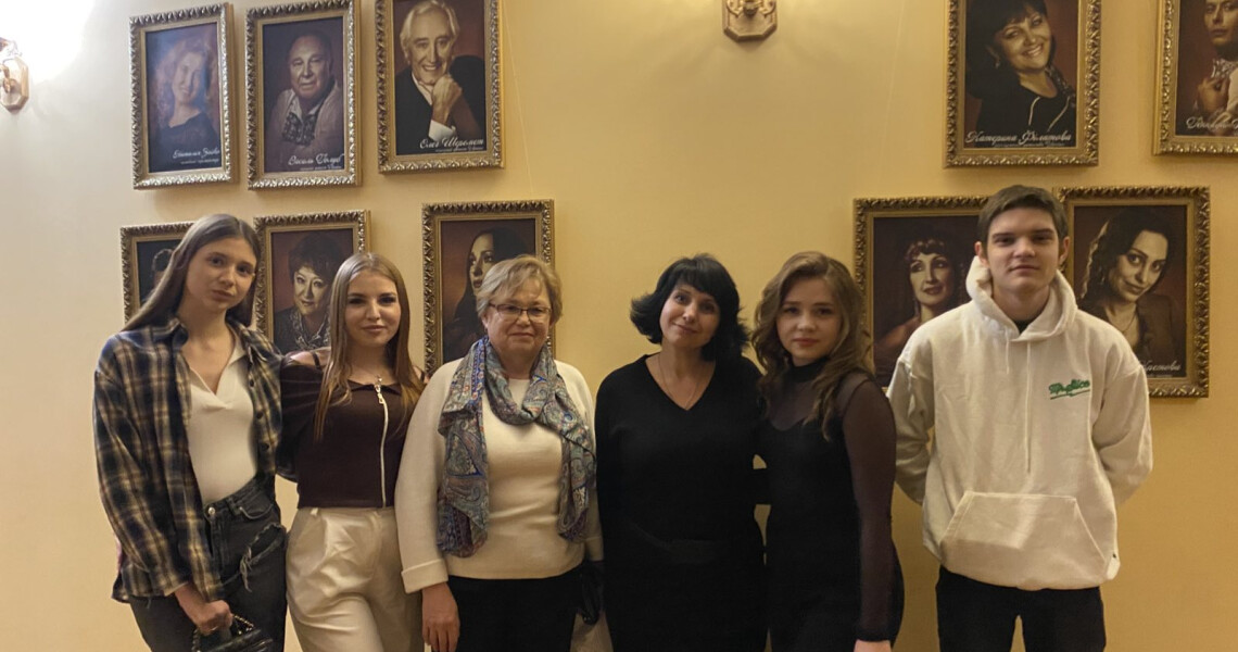 Відпочинок для душі: студенти ПДМУ у театрі / A Moment for the Soul: PSMU Students at the Theater
