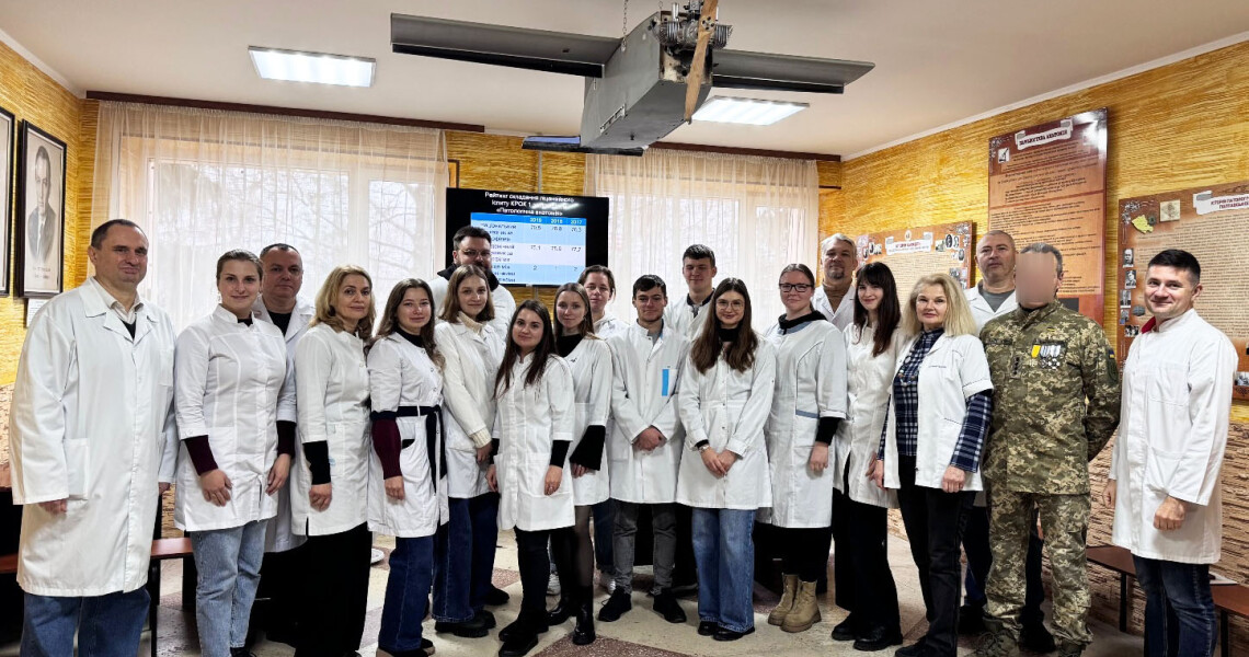 Від неба до музею: студенти-медики вивчають військовий трофей для експертизи вогнепальних ушкоджень