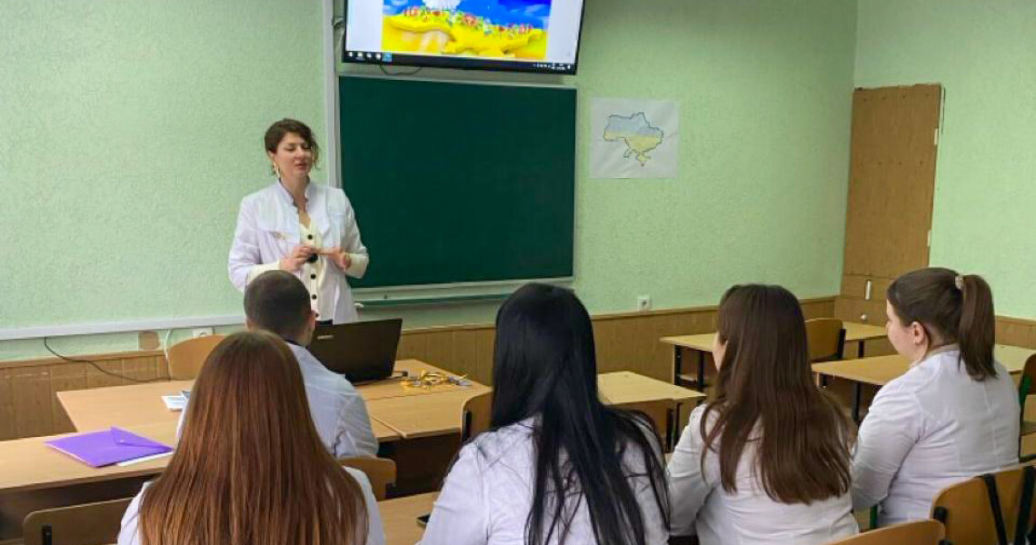 До Дня Соборності: кафедра громадського здоров’я ПДМУ провела виховний захід / Unity Day of Ukraine: Department of Public Health at PSMU Holds an Educational Event