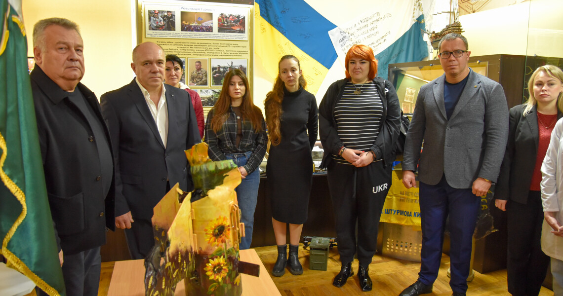 Від уламка до артоб’єкта: музей ПДМУ отримав унікальний Символ незламності / From Fragment to Art: PSMU Museum Receives a Unique Symbol of Resilience