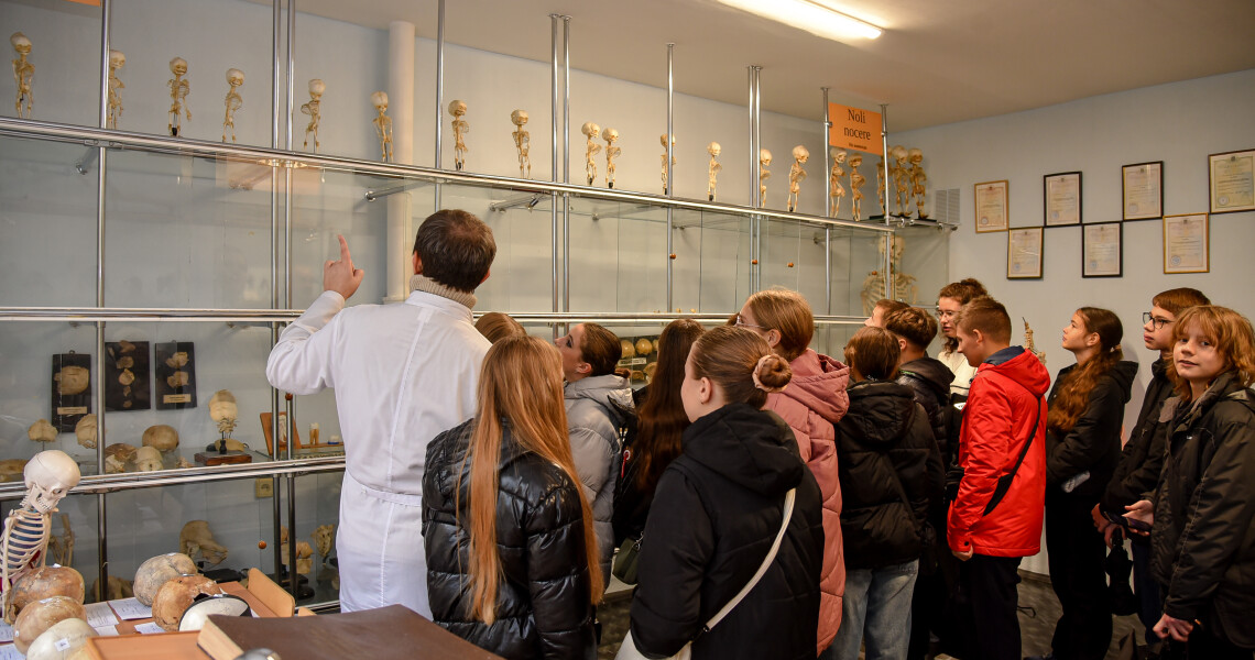 Майбутні лікарі: ПДМУ відкрив двері для восьмикласників Ліцею № 38 / Future Doctors: PSMU Opens Its Doors to Eighth-Graders from Lyceum No. 38