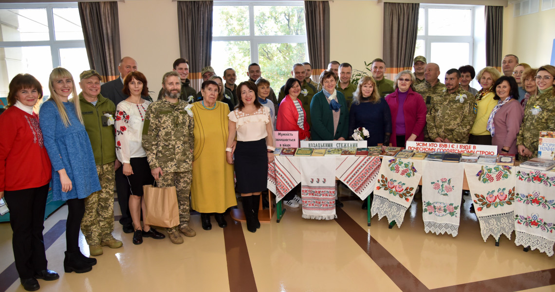 «Місце шани і вдячності» покликало сьогодні університетську спільноту вшанувати захисників та захисниць України