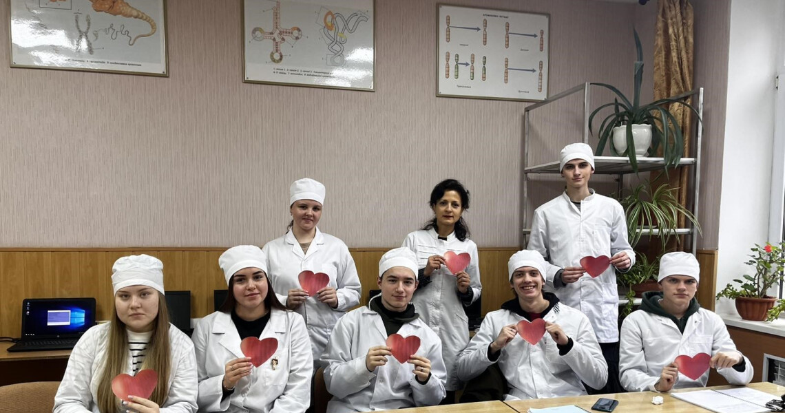 Милосердя — це бажання зробити світ кращим, піклуючись про інших / Compassion is the desire to make the world better by caring for others