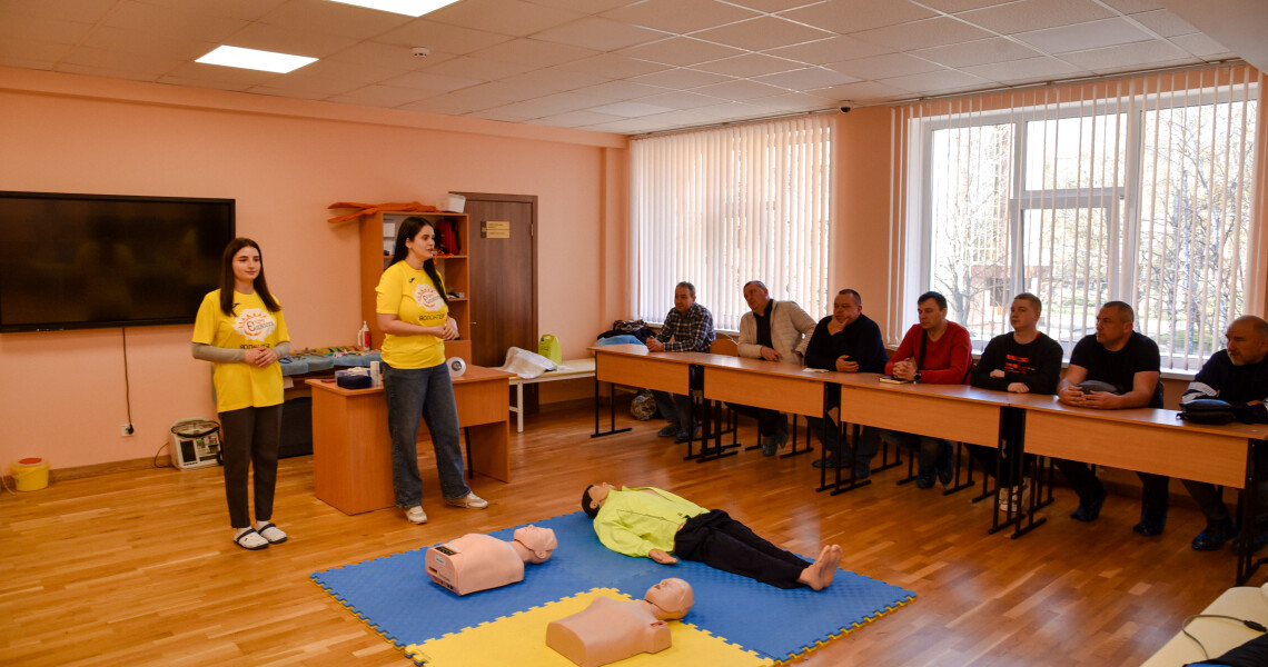 Практика, що рятує життя: представники ВЗ «Єдність» ПДМУ навчали працівників АТ «Полтавагаз» домедичної допомоги