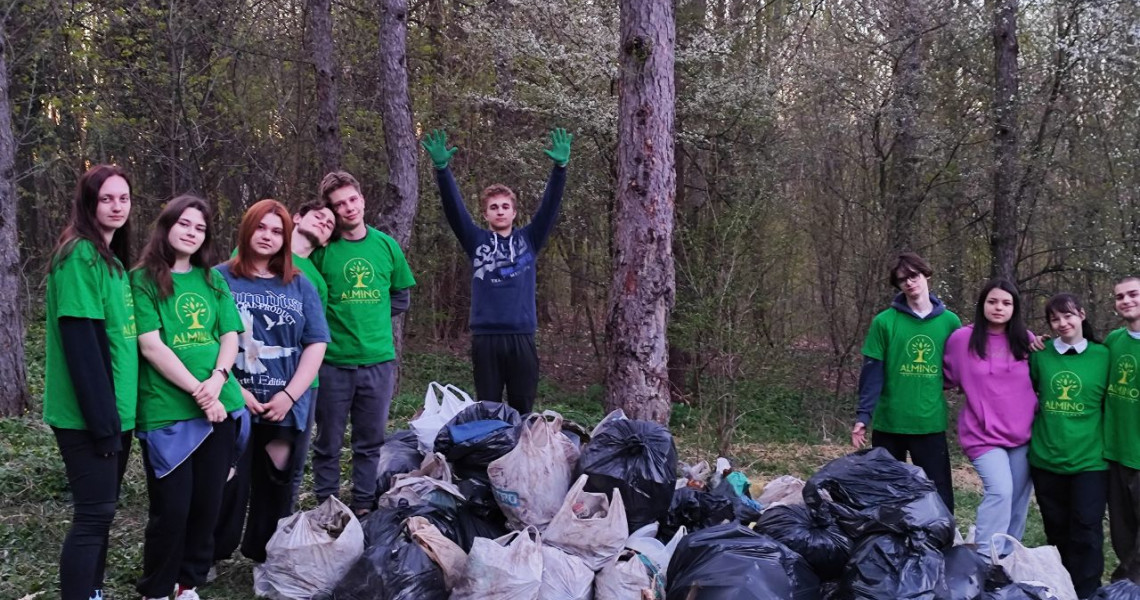 Волонтери "Аlmino" у парку Перемоги розповіли про добрі справи / “Almino” volunteers in Park Peremohy talk about their good deeds