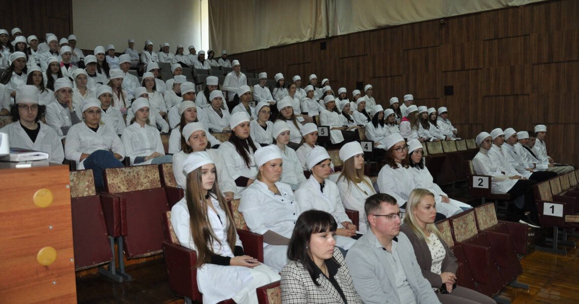 Ректор ПДМУ Вячеслав Ждан зустрівся з першокурсниками медичних факультетів / PSMU Rector Viacheslav Zhdan Meets with First-Year Medical Students
