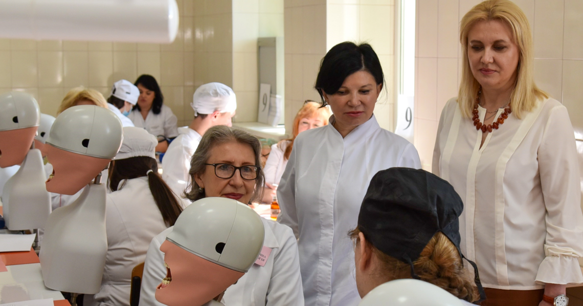 Випускники стоматологічного факультету ПДМУ склали ОСП(К)І / PSMU Dental Faculty Graduates Successfully Complete the OSCE